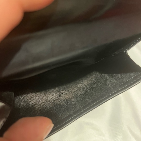 PRELOVED GUCCI
Vintage Leather Compact Wallet BLACK - Picture 6 of 8